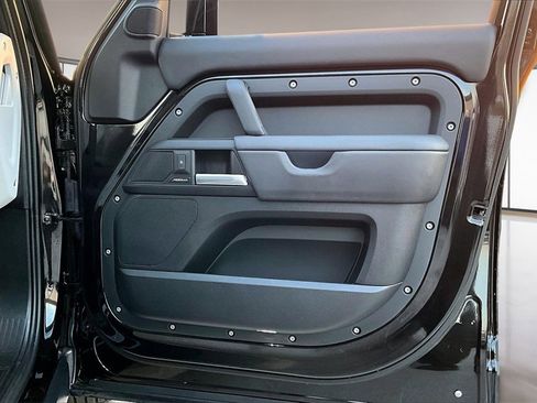 Used 2025 Land Rover Defender 110 S image 26