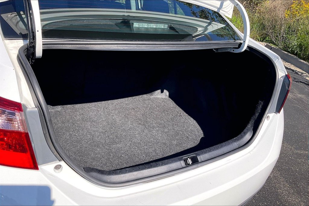 Used 2018 Toyota Corolla LE FWD image 27