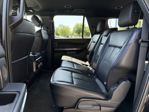 Used 2019 Ford Expedition Max XLT w/ Equipment Group 202A AWD/4WD image 32