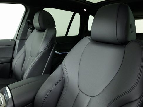 Used 2022 BMW X5 xDrive40i w/ Parking Assistance Package image 29