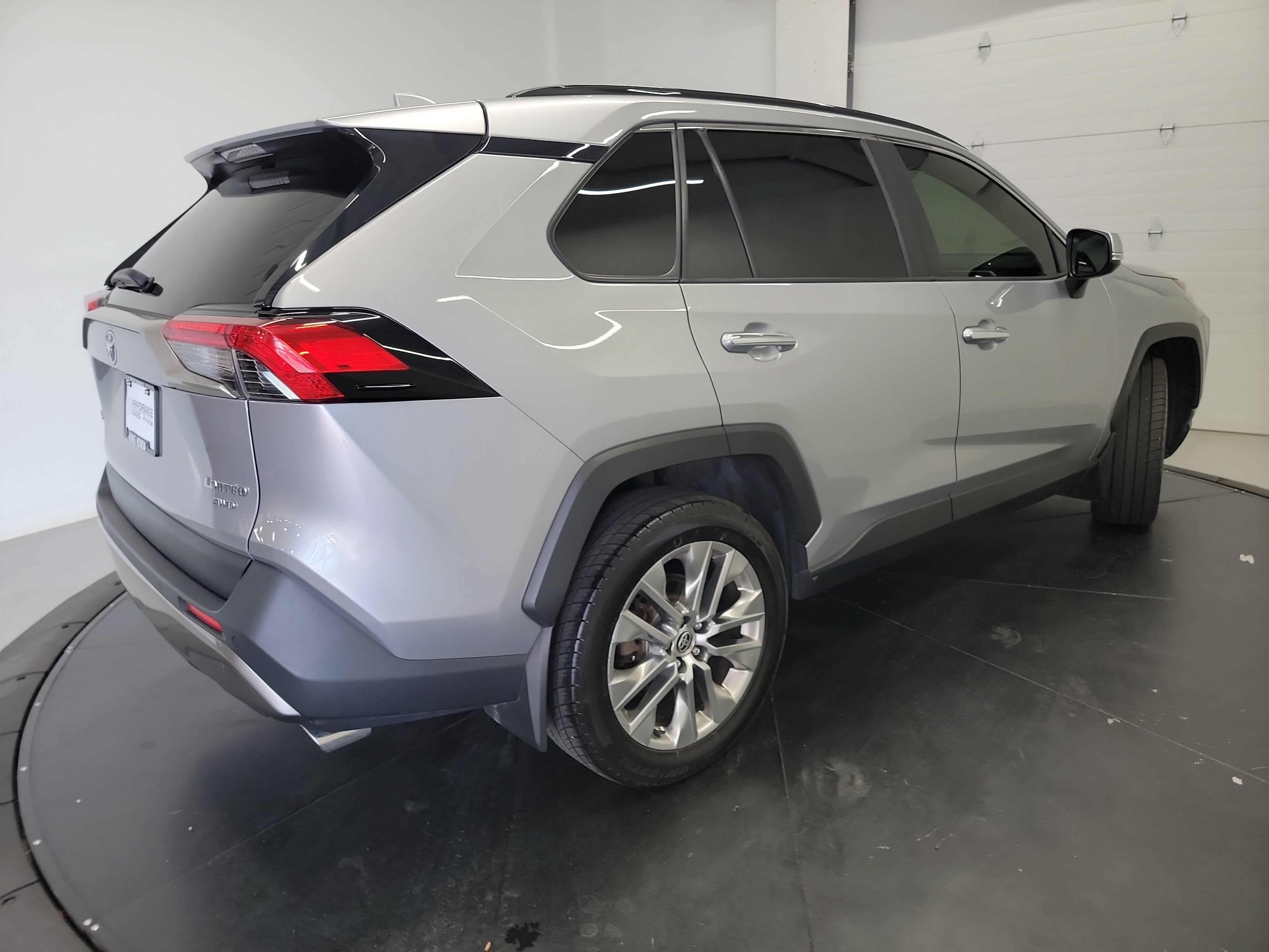 Used 2022 Toyota RAV4 Limited AWD/4WD image 9