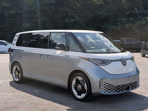 Used 2025 Volkswagen ID. Buzz Pro S Plus RWD image 11