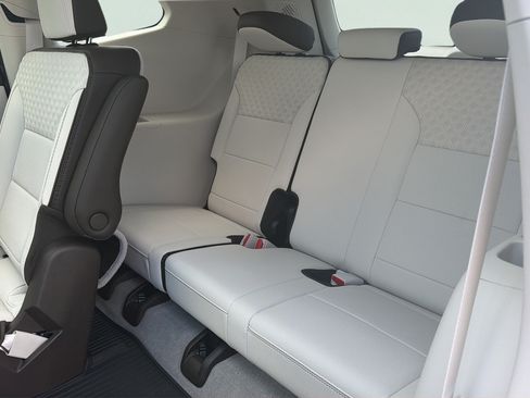 Used 2025 GMC Acadia Denali FWD image 7