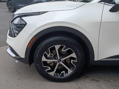 Used 2024 Kia Sportage EX AWD/4WD image 8