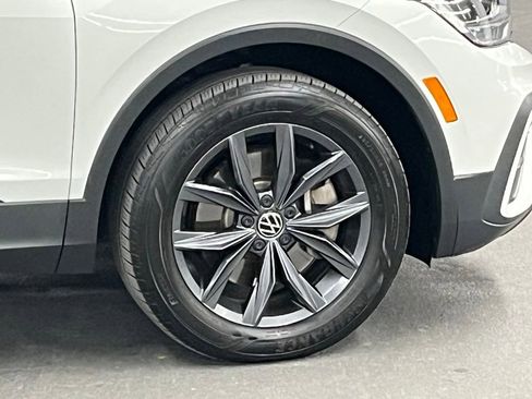 Used 2022 Volkswagen Tiguan SE image 37