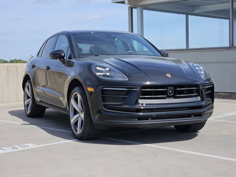 Certified 2026 Porsche Macan image 10