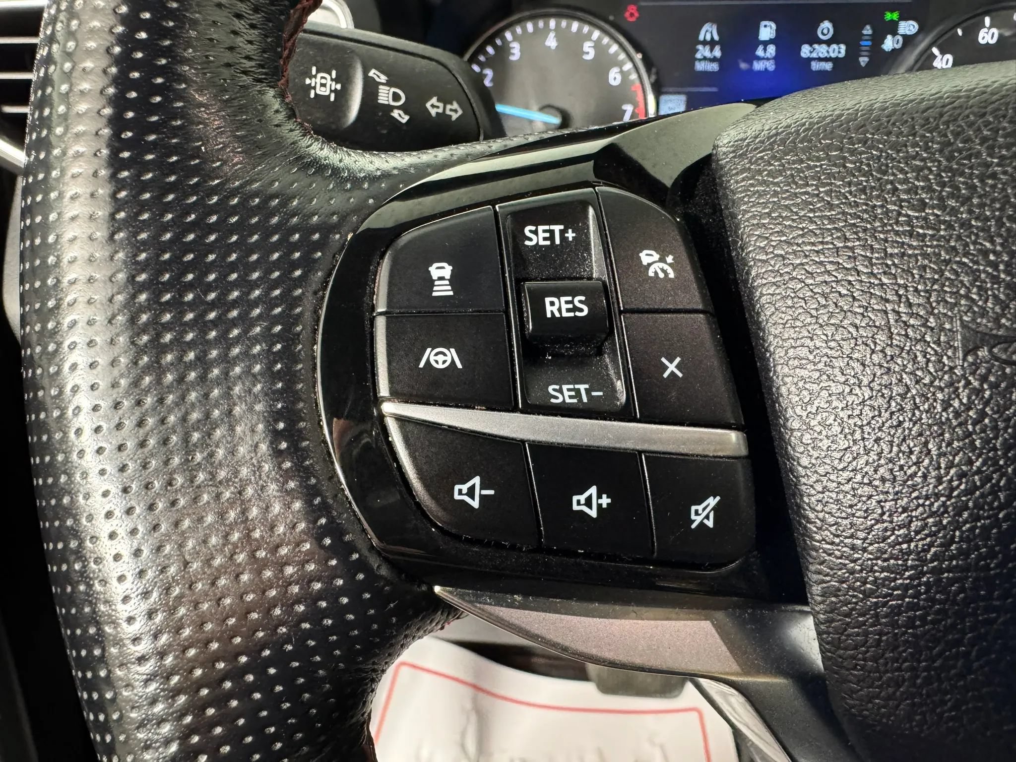 Used 2022 Ford Explorer ST-Line AWD/4WD image 14