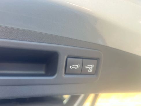 Used 2023 Lexus RX 500h F Sport image 11