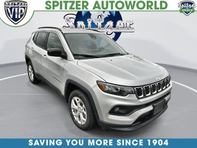 Used 2024 Jeep Compass Latitude AWD/4WD image 1