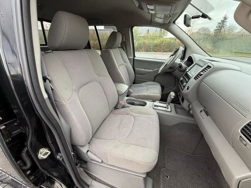 Used 2019 Nissan Frontier SV image 10