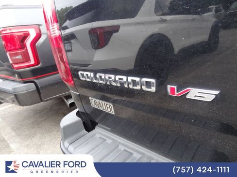 Used 2019 Chevrolet Colorado Z71 w/ Z71 Midnight Edition AWD/4WD image 8