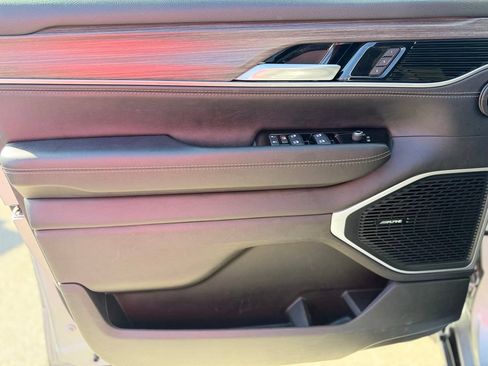 Used 2024 Jeep Wagoneer L Series II w/ Flexible Seating Group AWD/4WD image 11