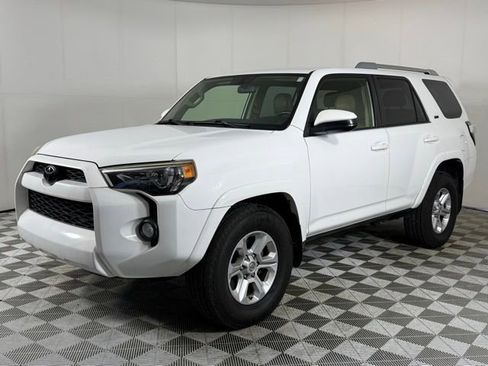Used 2016 Toyota 4Runner SR5 image 2