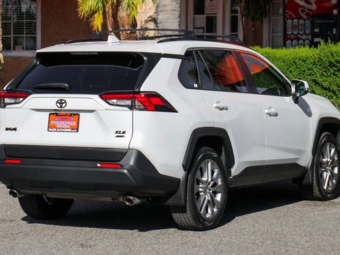 Used 2023 Toyota RAV4 XLE Premium image 10