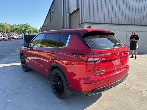 Used 2023 Mitsubishi Outlander SE Black Edition image 4