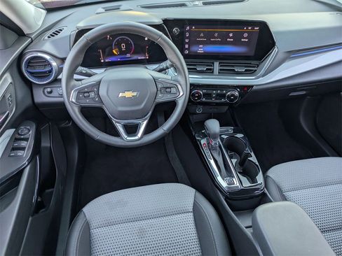 Used 2025 Chevrolet Trax LT w/ LT Convenience Package image 25