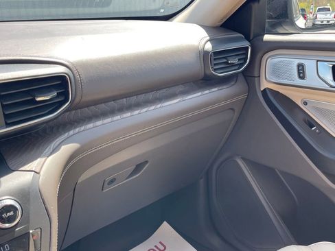 Used 2020 Ford Explorer Platinum w/ Premium Technology Package image 28