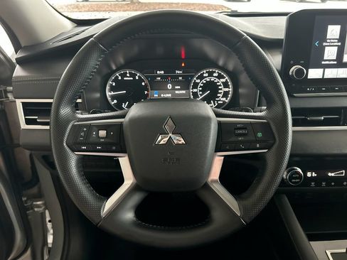 Used 2024 Mitsubishi Outlander SE FWD image 16