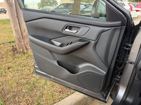 Used 2025 Nissan Rogue SV AWD/4WD image 18