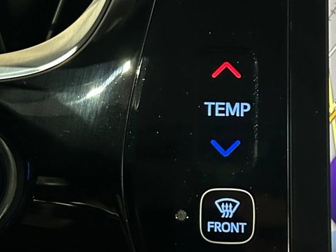 Used 2018 Toyota Prius Four FWD image 81