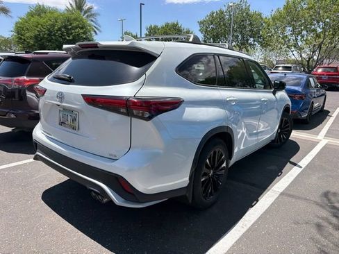 Used 2023 Toyota Highlander XSE FWD image 3