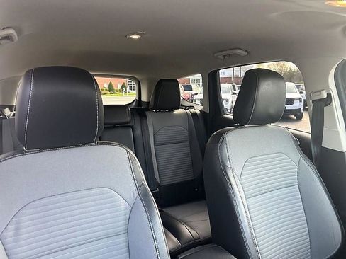 Used 2018 Ford Escape SE w/ SE Sport Appearance Package AWD/4WD image 38