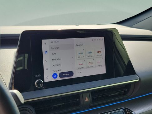 Used 2023 Toyota Prius XLE FWD image 17
