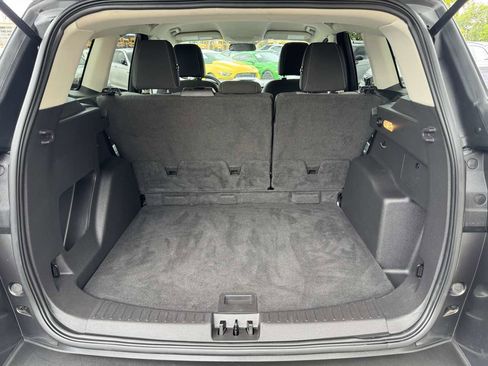 Used 2017 Ford Escape SE w/ Equipment Group 201A AWD/4WD image 44
