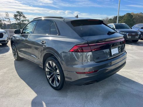 Used 2025 Audi Q8 Premium image 7