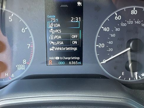 Used 2025 Toyota Corolla SE image 30