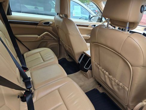 Used 2014 Porsche Cayenne S AWD/4WD image 9