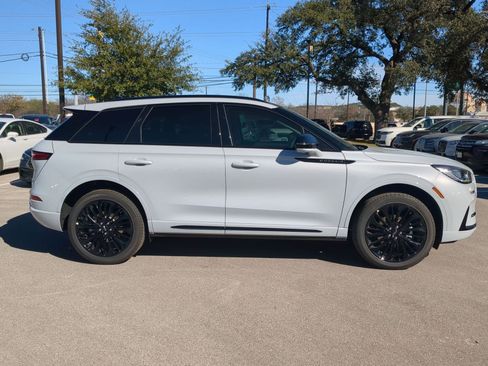 New 2026 Lincoln Corsair Premiere image 2