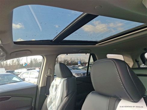 New 2025 Honda Pilot Touring image 9