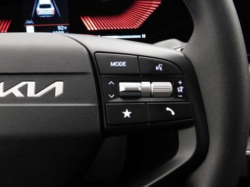 Used 2025 Kia K4 LXS image 39