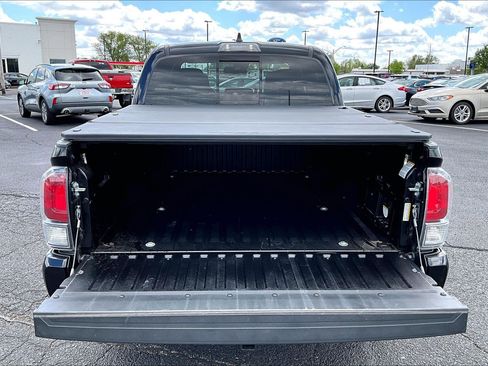 Used 2022 Toyota Tacoma TRD Sport AWD/4WD image 19
