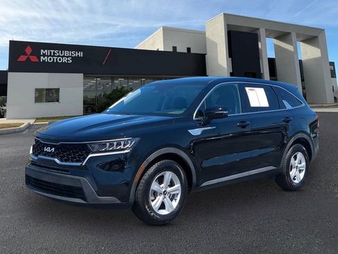 Used 2023 Kia Sorento LX FWD image 1