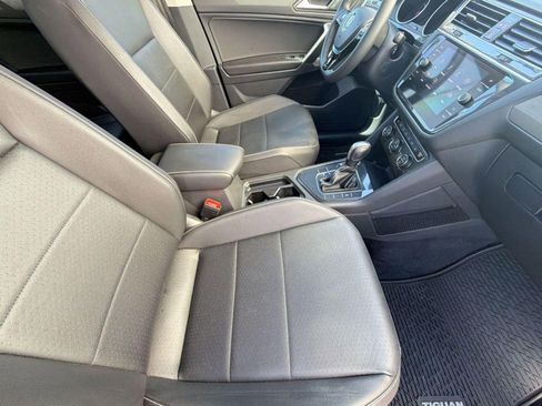 Used 2021 Volkswagen Tiguan SE w/ Panoramic Sunroof Package FWD image 34