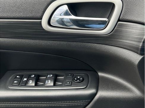 Used 2021 Jeep Grand Cherokee Laredo X image 15