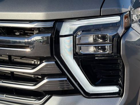 Used 2025 Chevrolet Silverado 2500 High Country w/ Technology Package image 9