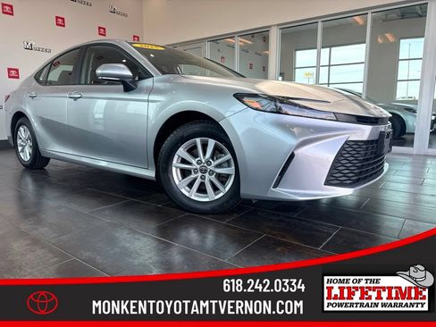 Used 2025 Toyota Camry LE AWD/4WD image 1