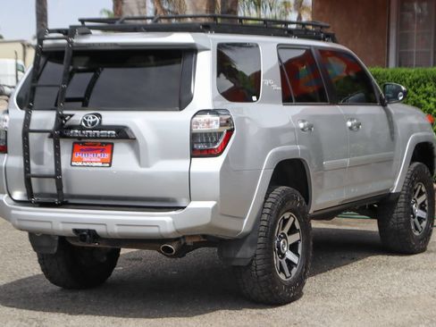 Used 2020 Toyota 4Runner TRD Off-Road AWD/4WD image 12