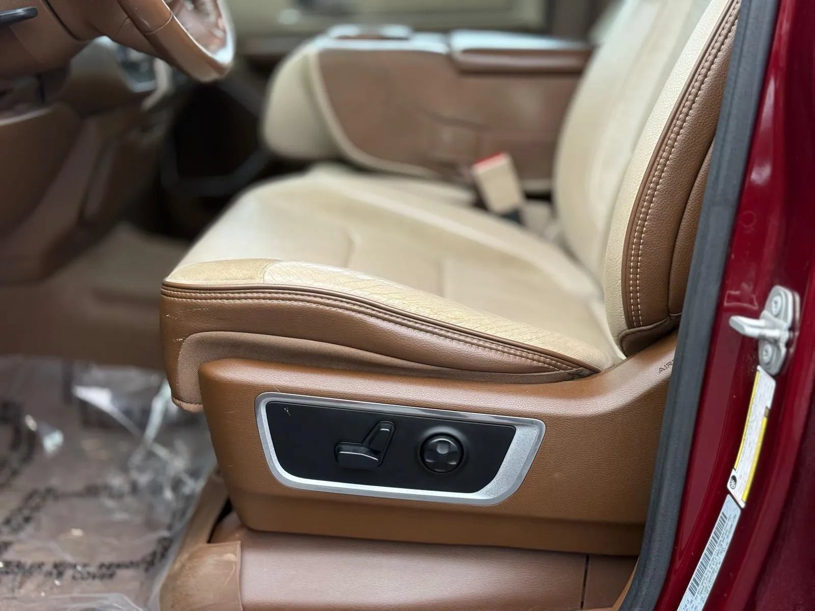 Used 2019 RAM 1500 Laramie AWD/4WD image 10