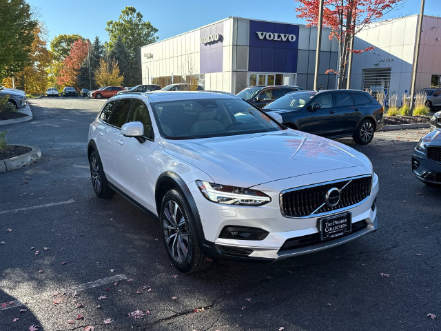 Used 2025 Volvo V90 B6 Cross Country Plus AWD/4WD image 5