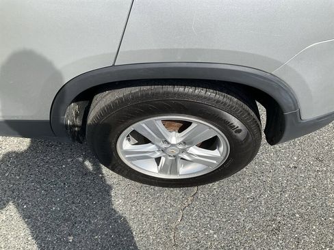 Used 2019 Chevrolet Trax LT w/ LT Convenience Package FWD image 10