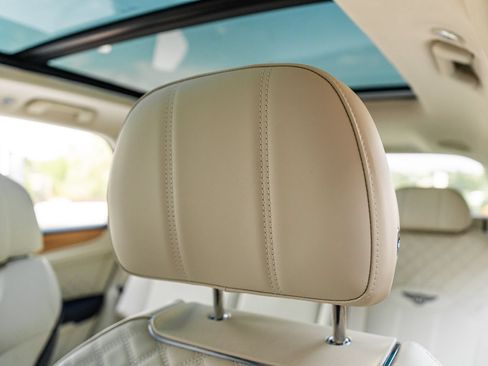 Certified 2023 Bentley Bentayga AWD/4WD image 28
