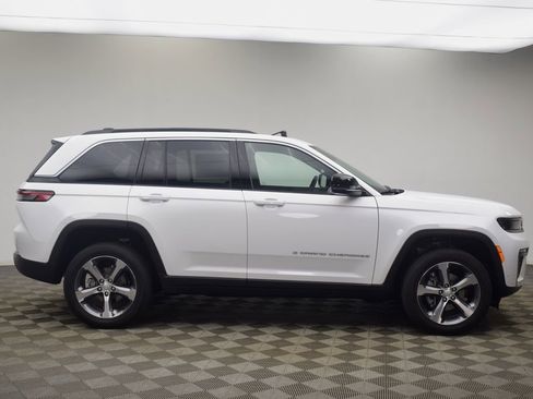 New 2026 Jeep Grand Cherokee Limited w/ Luxury Tech Group II AWD/4WD image 4