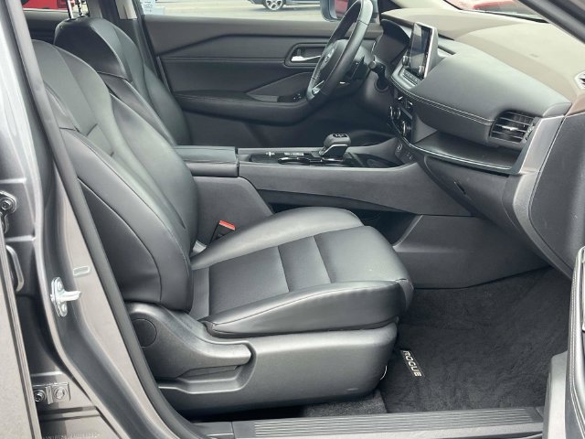 Used 2023 Nissan Rogue SV w/ SV Premium B Package FWD image 25