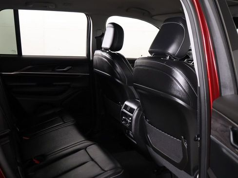 Used 2023 Jeep Grand Cherokee Limited image 28