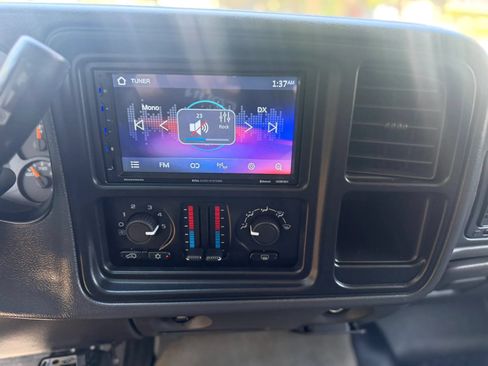 Used 2005 Chevrolet Silverado 2500 LS w/ Heavy-Duty Power Package RWD image 16