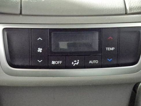 Used 2019 Toyota Highlander XLE AWD/4WD image 24
